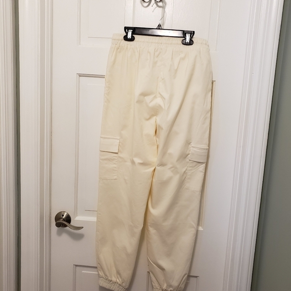 NWT Happily Grey Ivory in color fashionable Jogger/Cargo Pants Size Large - Picture 7 of 9